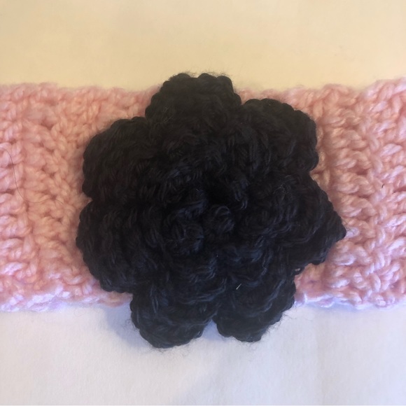 Girls Turban Earwamer Pink with a Black Flower Hand Crochet Size 3-6 Years - Picture 3 of 4